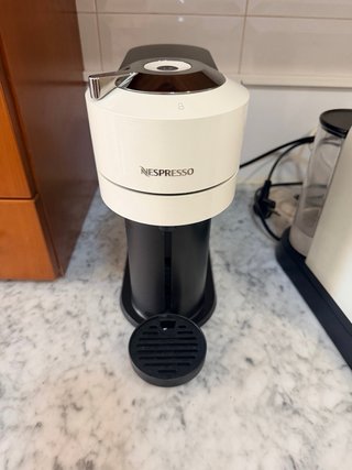 Cafetera Nespresso Vertuo Next Blanca/Negra