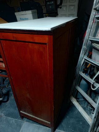 Cómoda de madera marrón