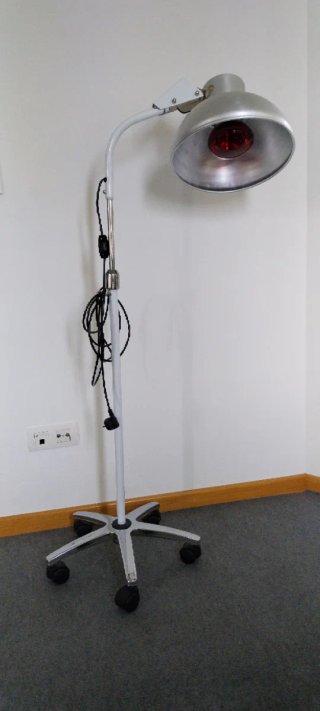 Lampara infrarrojos.  Incluye bombilla de 250w.