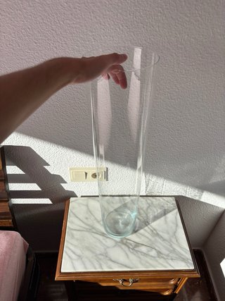 Jarrón alto de cristal transparente