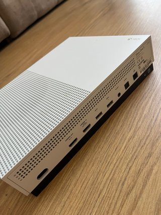 Xbox One S Blanca + FIFA 23 + GTA