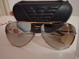 Gafas de sol Emporio Armani doradas y negras