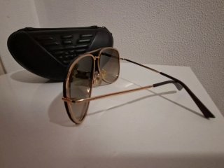 Gafas de sol Emporio Armani doradas y negras