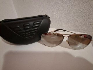 Gafas de sol Emporio Armani doradas y negras