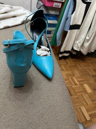 Zapatos tacón azul charol T37 (marca 36)