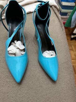 Zapatos tacón azul charol T37 (marca 36)