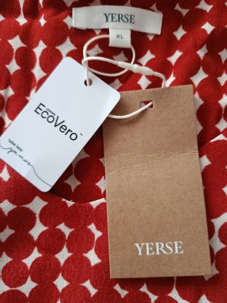 Vestido Yerse rojo y blanco lunares