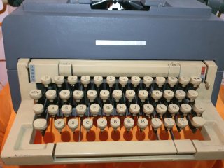 Máquina de escribir Olivetti Linea 98