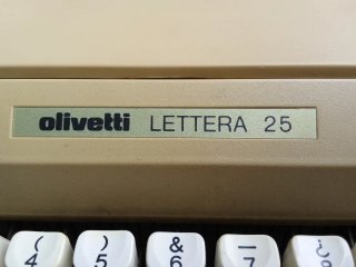 Máquina de escribir Olivetti Lettera 25