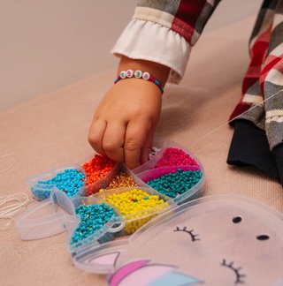 CAJA UNICORNIO con Abalorios de Colores y Letras