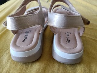 Sandalias cuña Vatineli beige/doradas T37