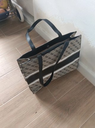 Bolso Guess Beige y Negro