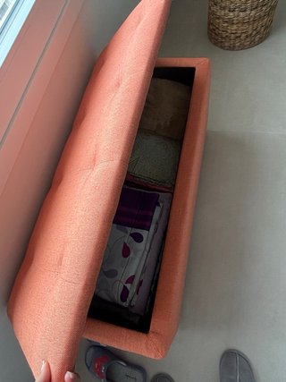 Puf de tela naranja