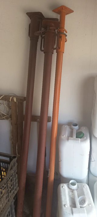 Puntal de obra metálico