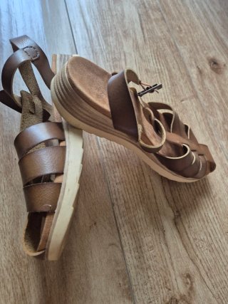 Sandàlies romanes marrons