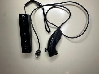 Mando Wii (no sé si funciona) con accesorio