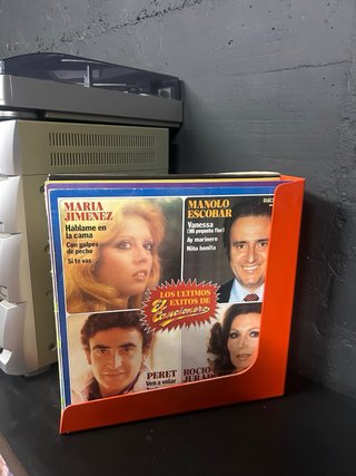 Set audio vintage Aiwa: giradischi, mini impianto e vinili