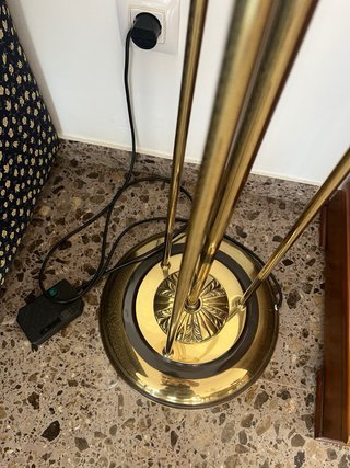 Lámpara de pie clásica dorada y beige
