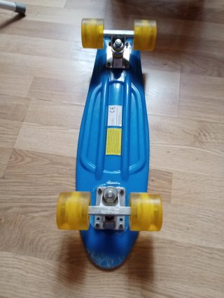 Monopatín azul