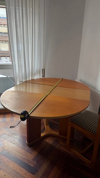 Mesa redonda madera y 4 sillas