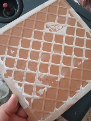 Azulejos marrones claros hay 69 unidades