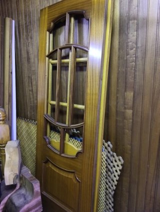 Puerta de madera maciza con cristal