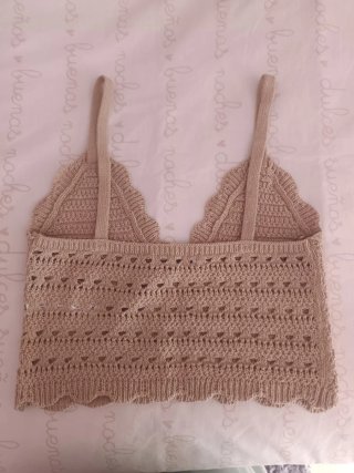Top de crochet beige con tirantes