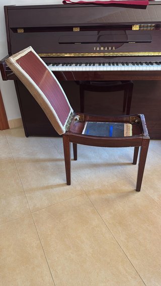 Piano Acústico Yamaha de Pared