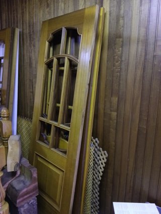 Puerta madera maciza con cristal