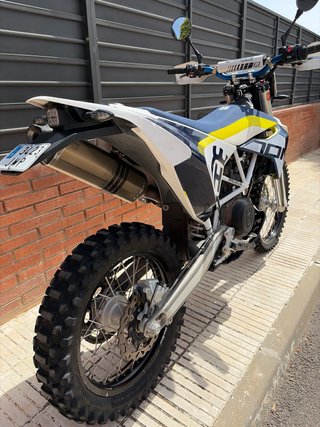 Husqvarna 701 Enduro Azul/Blanco