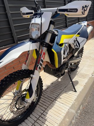 Husqvarna 701 Enduro Azul/Blanco