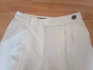 Pantalón Zara blanco roto de pinzas