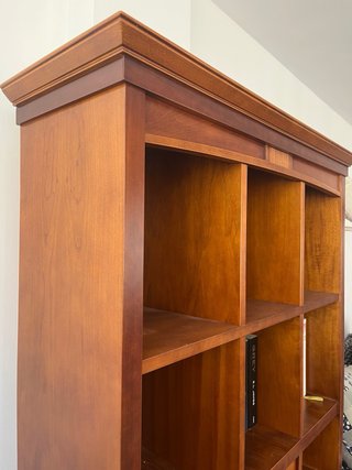 Estantería de madera clásica