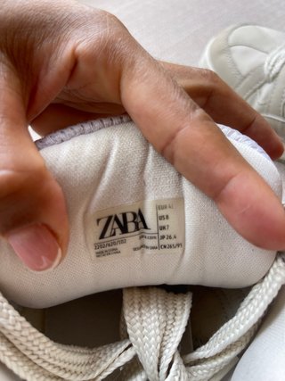 Zapatillas Beige y Blancas