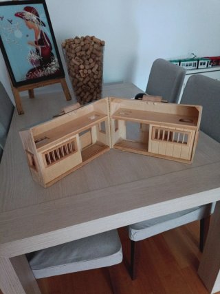 Establo de madera para jugar