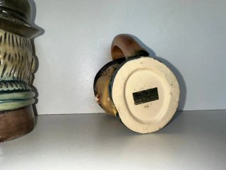 Jarras antiguas con forma de cabeza