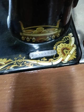 Máquina de coser SINGER antigua