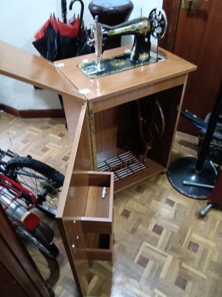 Máquina de coser SINGER antigua