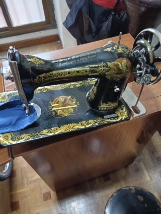 Máquina de coser SINGER antigua
