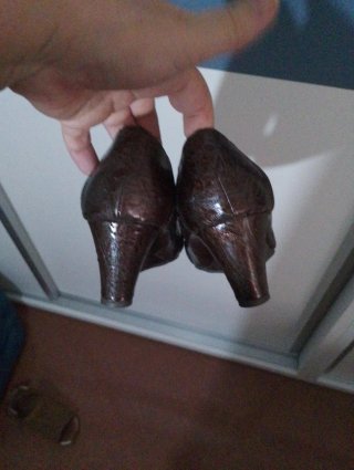 Zapatos de vestir mujer marrones y doradoscon cuña