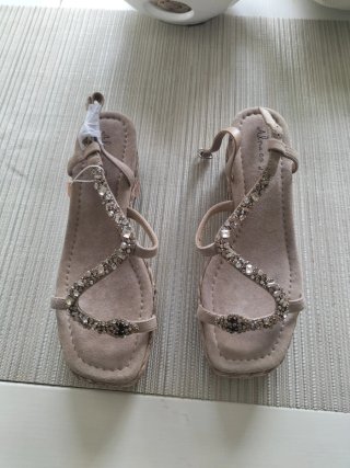 Bajada de precio.Sandalias Alma en Pena sin estren