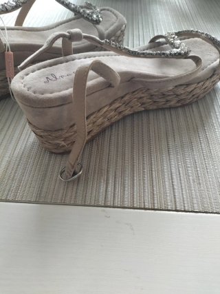 Bajada de precio.Sandalias Alma en Pena sin estren