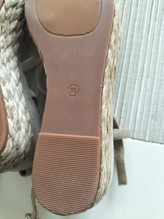 Bajada de precio.Sandalias Alma en Pena sin estren