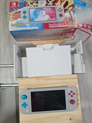 Nintendo Switch Lite Pokémon Edición Zacian