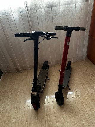 Patinete Eléctrico Negro y Rojo
