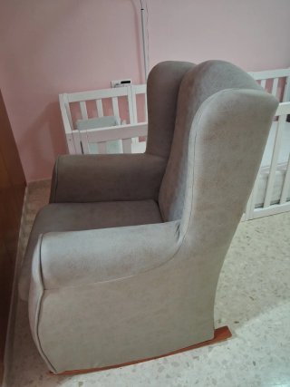 Sillón de tela beige y gris