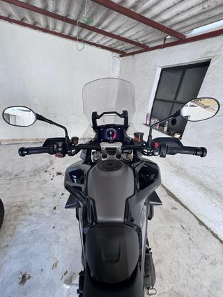 Triumph Tiger 1200 GT Pro 2024 con 3 maletas