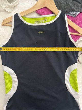 Camiseta deportiva IPSO mujer negra y verde