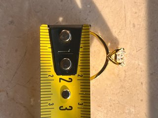 Anello placcato oro con pietra luminosa