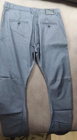 Pantalones chinos grises